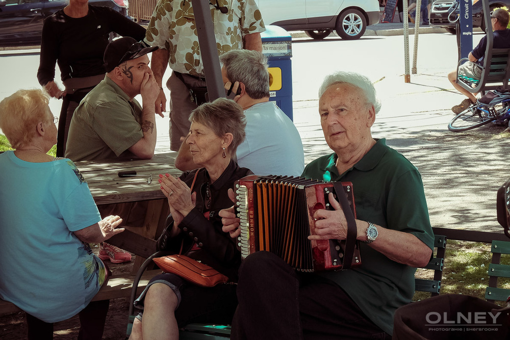 Public entertainer with accordion in Magog QC in colors street photography olney photographe sherbrooke