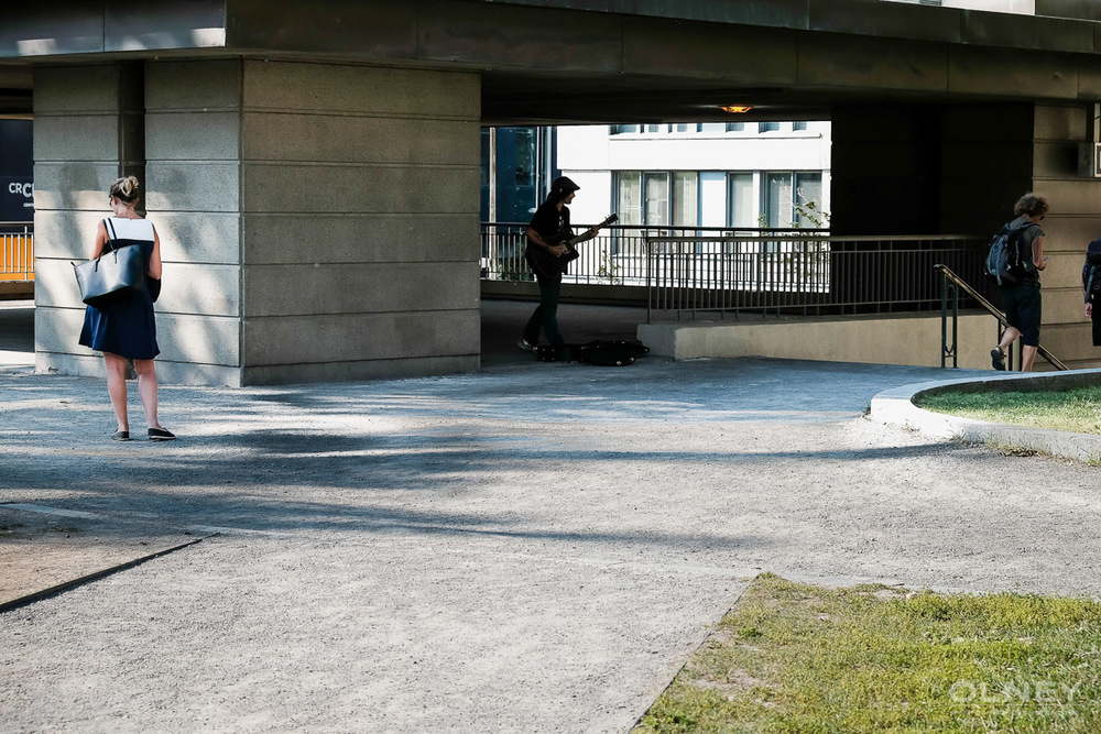 Urban troubadour in montreal street photography olney photographe sherbrooke