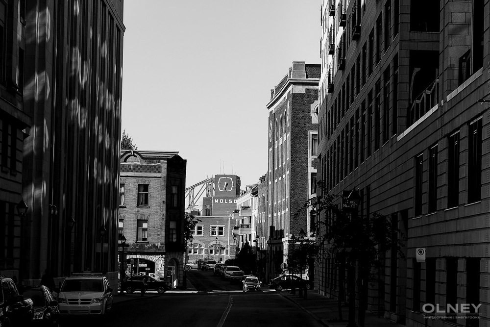 Montreal street black and white street photography olney photographe sherbrooke