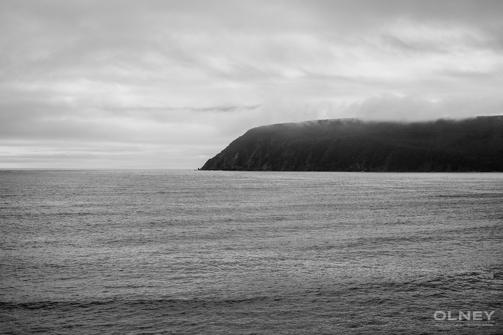Cliff in Ingonish on Cap Breton black and white olney photographe sherbrooke