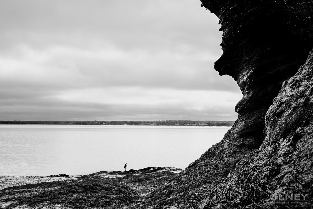 Men alone in Hopewell black and white olney photographe sherbrooke