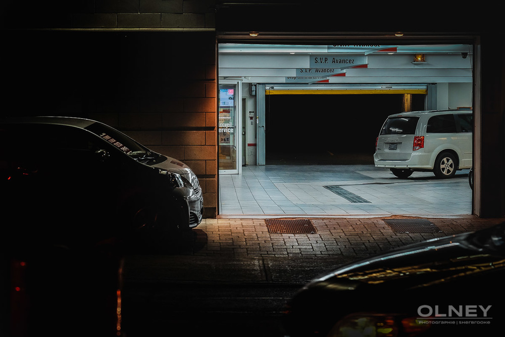 éclat de lumière d'un garage photographie de rue olney photographe sherbrooke