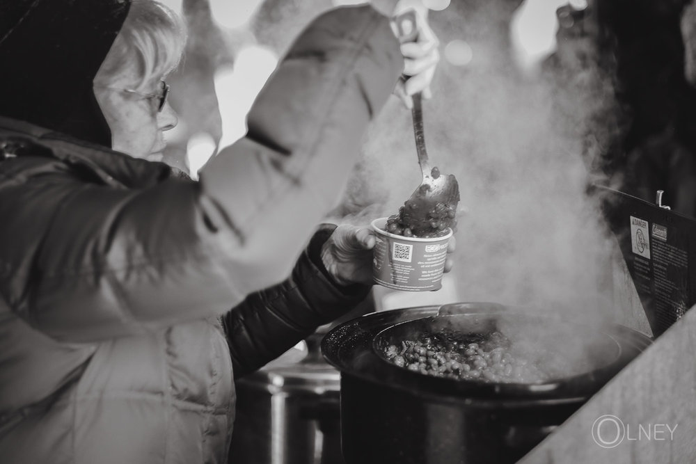 serving fresh made beans at marché Locavore-Racine QC