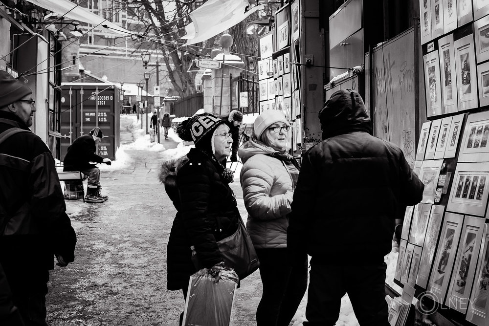 Clients sur la rue du Trésor à Québec