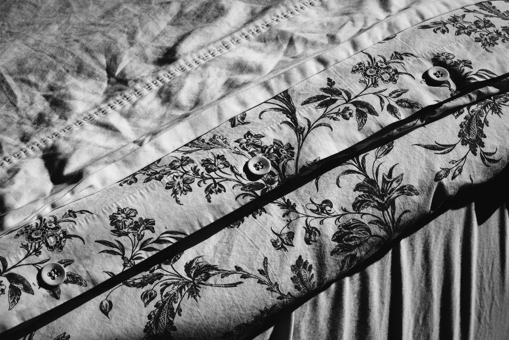 sheets in black and white