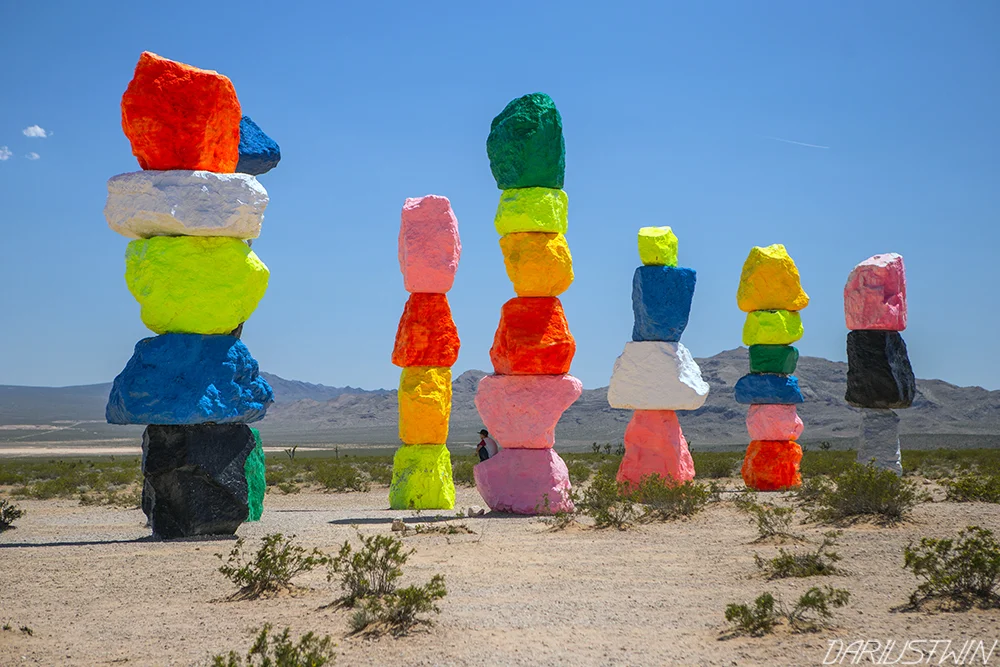 seven-magic-mountains-lasvegas-neveda-travel-roadtrip-art-dariustwin.jpg