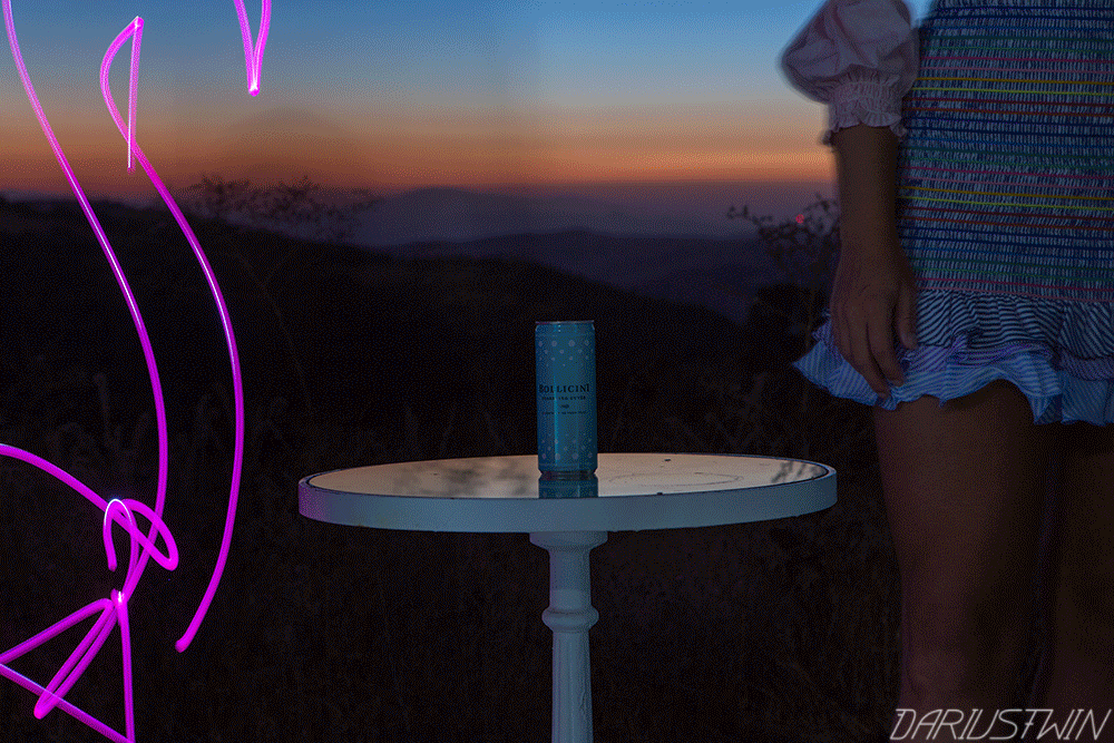 Bollicini_AliceInWonderland_Dariustwin_LightPaintingStopMotionAnimation.gif