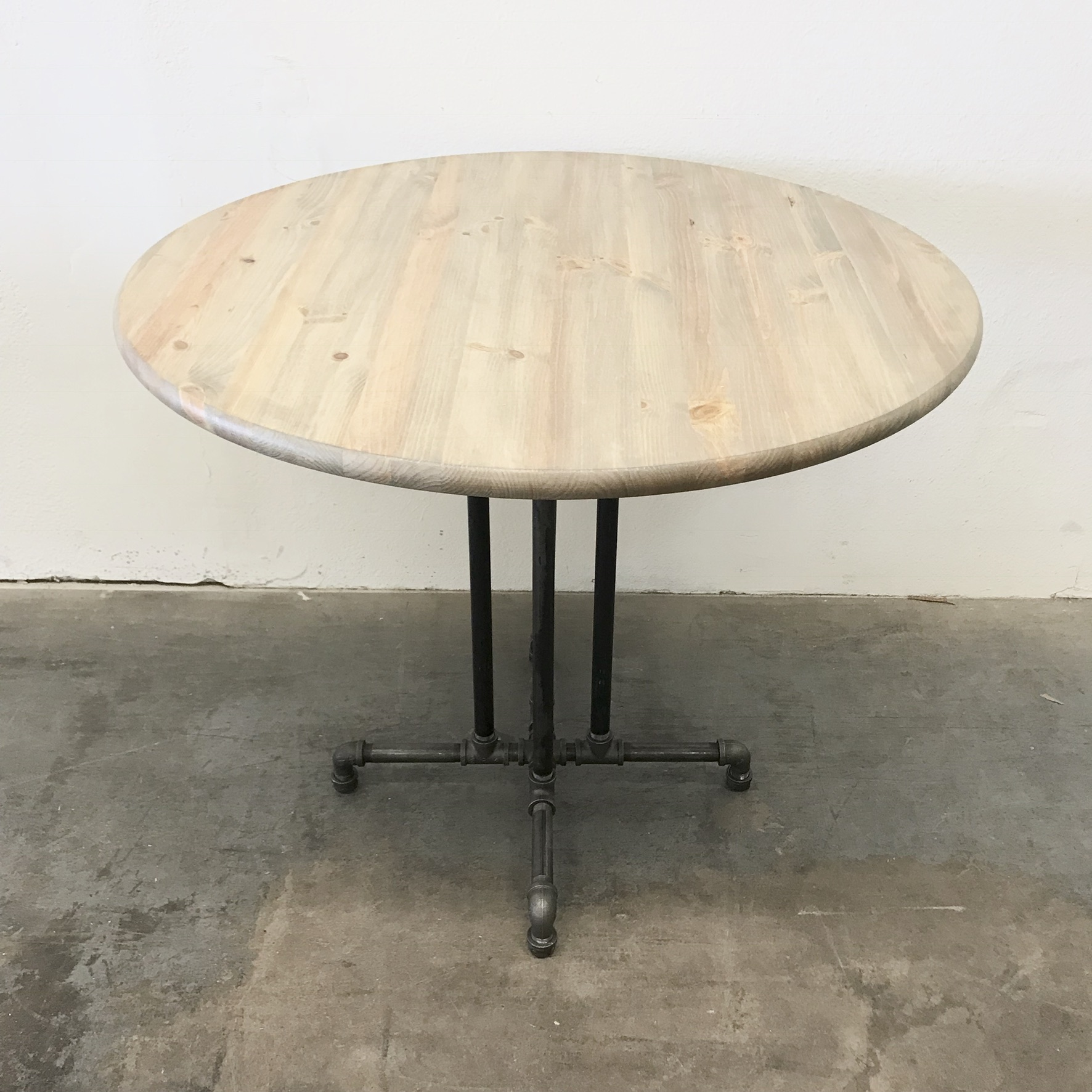 Ira Dining Table 36" with Center Legs