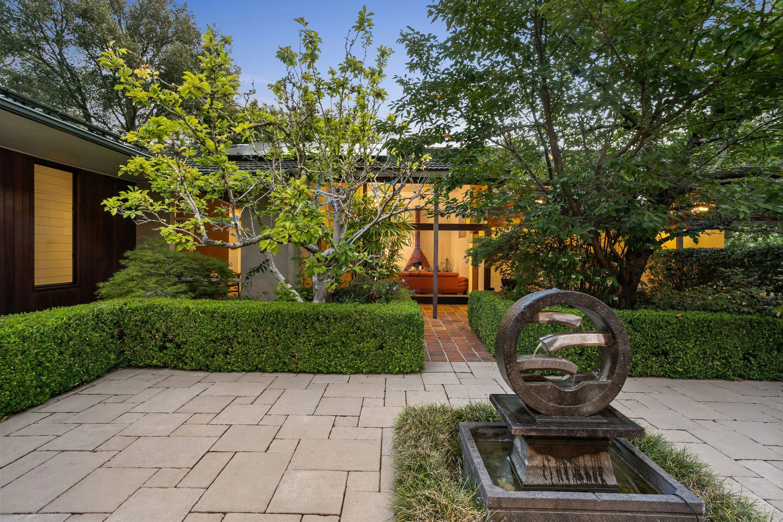 Courtyard to lounge sm.jpg