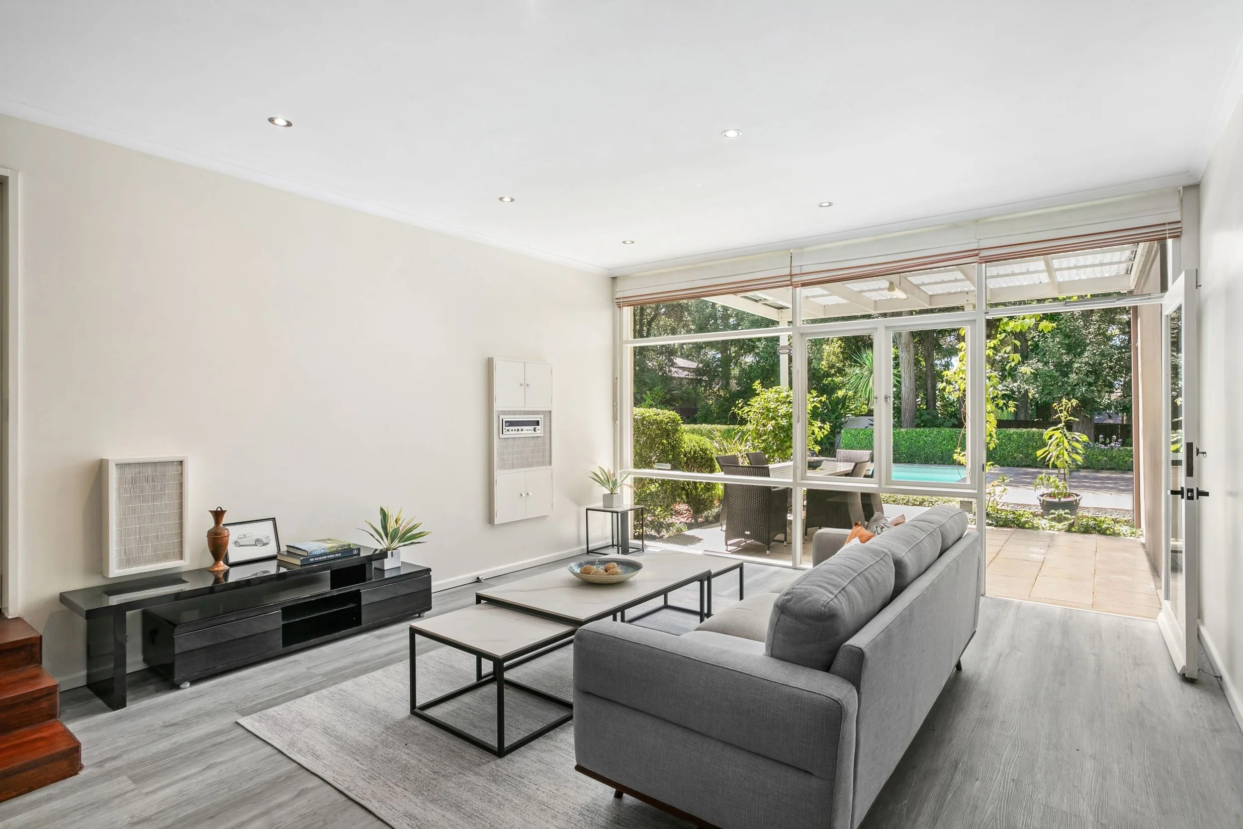 Living Room no art sm.jpg