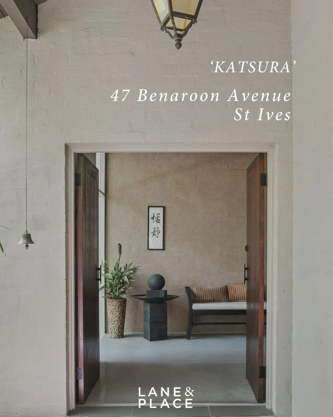 .

FOR SALE

47 Benaroon Avenue, St Ives

4 bed | 1 office | 3 bath | 2 car | 1,339sqm

Privately set on a magnificent 1,339sqm level block on the high-side of one of St Ives&rsquo; most sought-after avenues, this unique residence offers a rare fusio