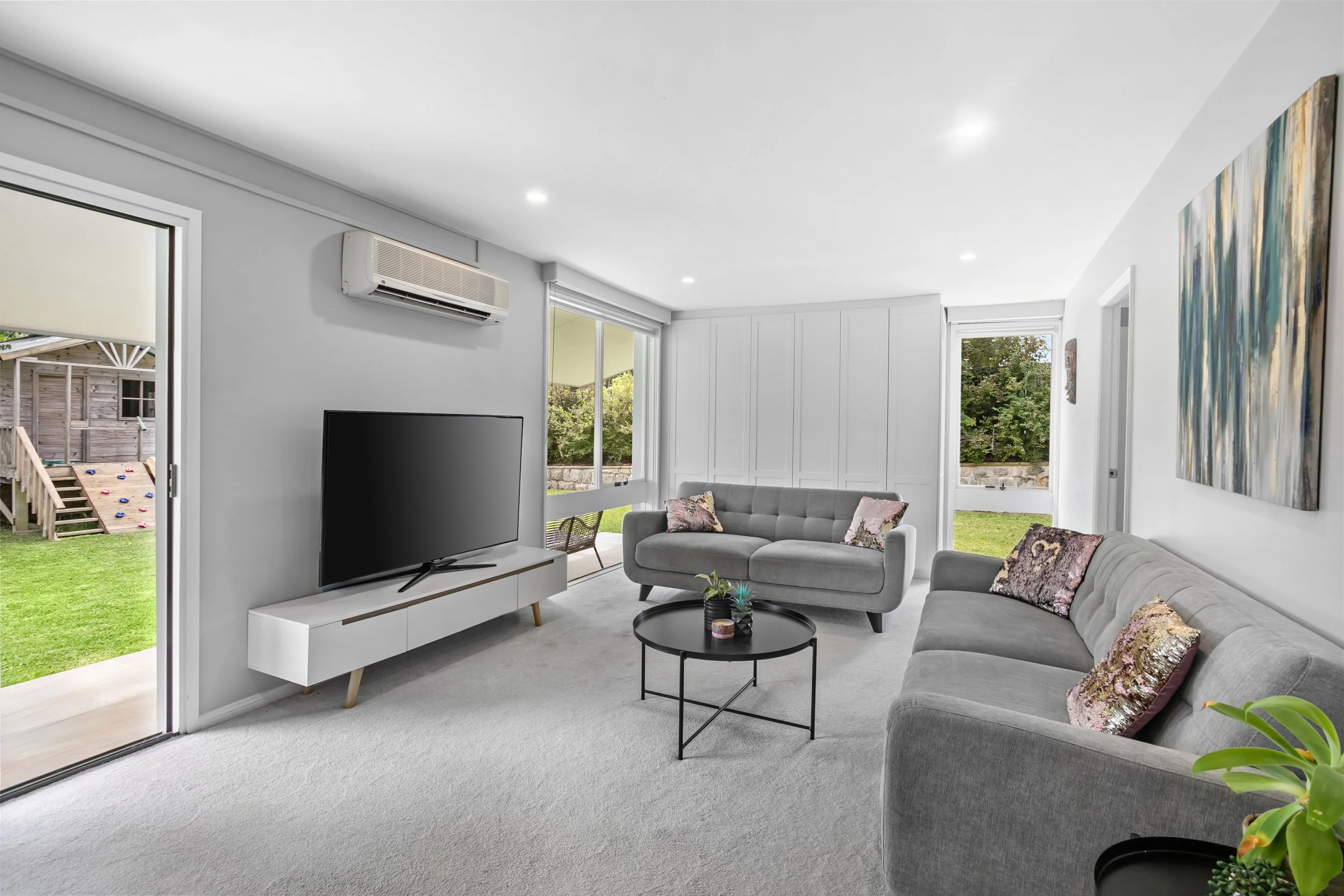 Lounge Room Blank TV.jpg