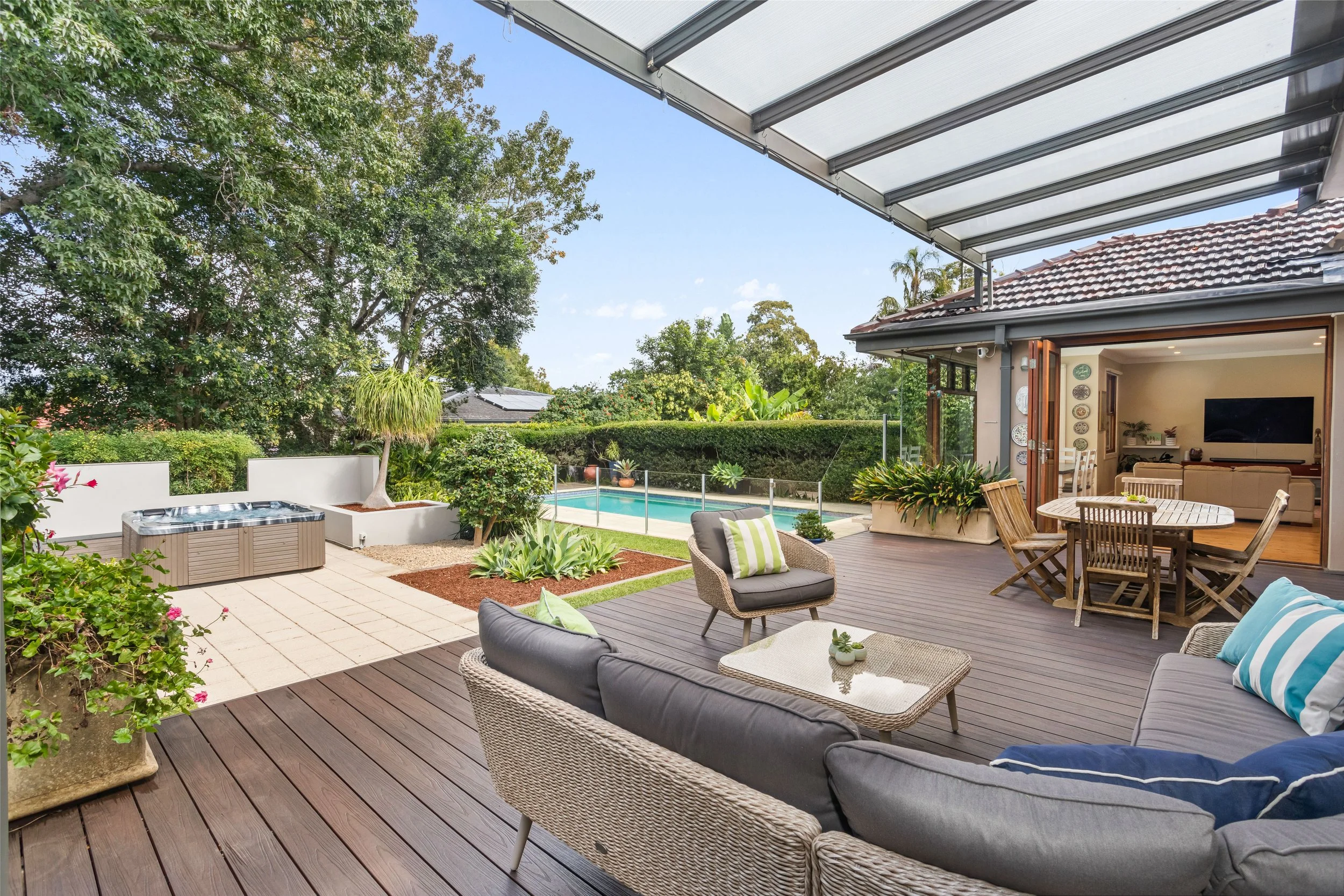 Back Deck - no TV pic.jpg