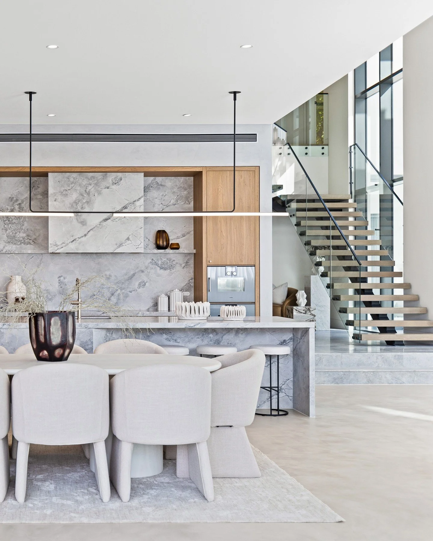 Some kitchens are beautiful. Some are functional. The kitchen at 2 Hume Avenue St Ives manages to be both, effortlessly.

Superwhite quartzite, Gaggenau, Miele, Qasair and the best of both worlds with induction and gas cooking. 

2 Hume Avenue, St Iv