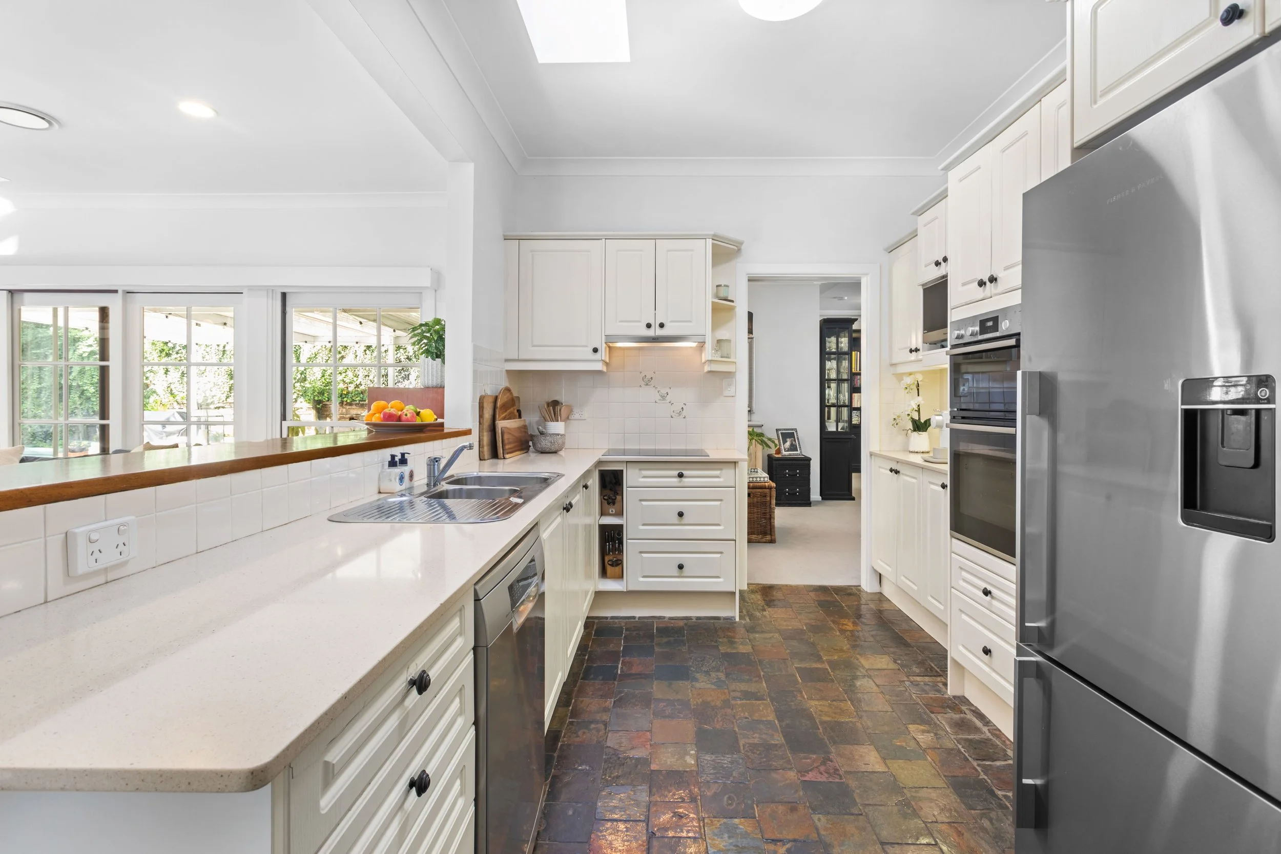 Kitchen sm.jpg