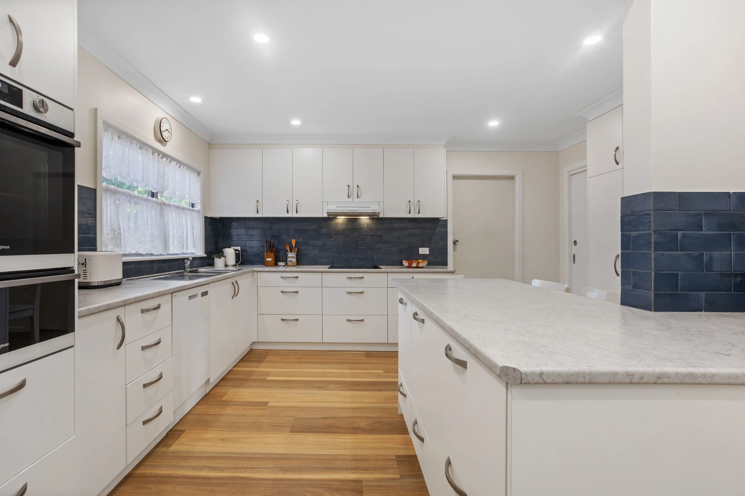 Kitchen sm.jpg