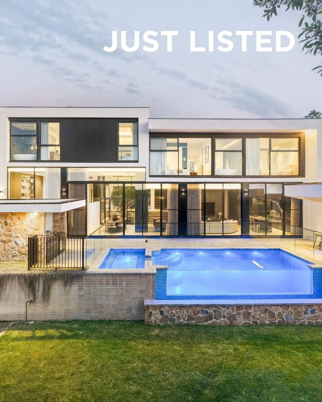 AUCTION⁠
⁠
3 AYRES ROAD, ST IVES⁠
⁠
5 BED | 4.5 BATH | 2 CAR | 929sqm⁠
⁠
Set high on a quiet St Ives street, this stunning residence makes the most of a sought-after north-to-rear orientation, drawing sunlight deep into every principal space from daw