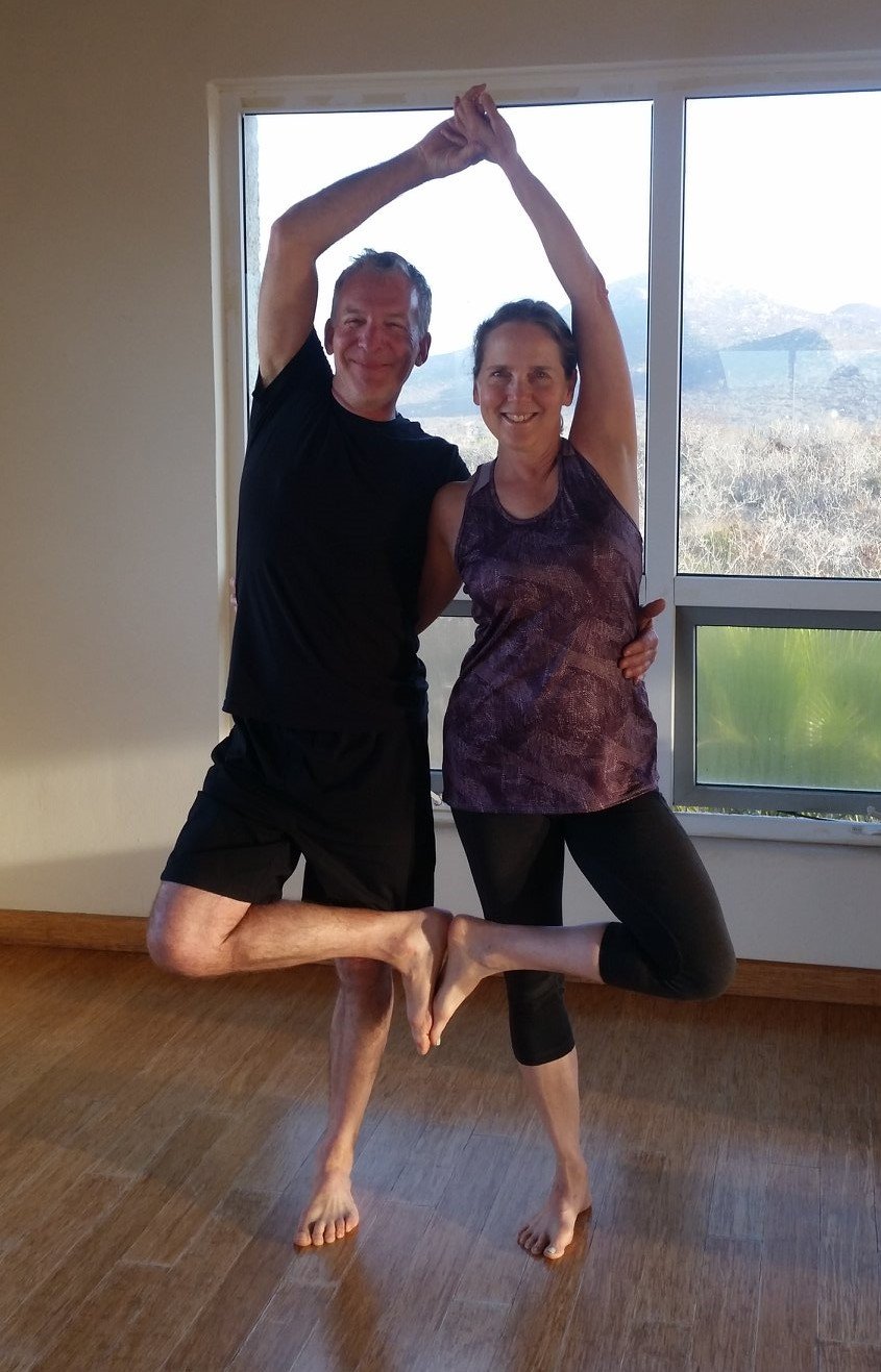 Couples Retreat: Questionable yoga moves