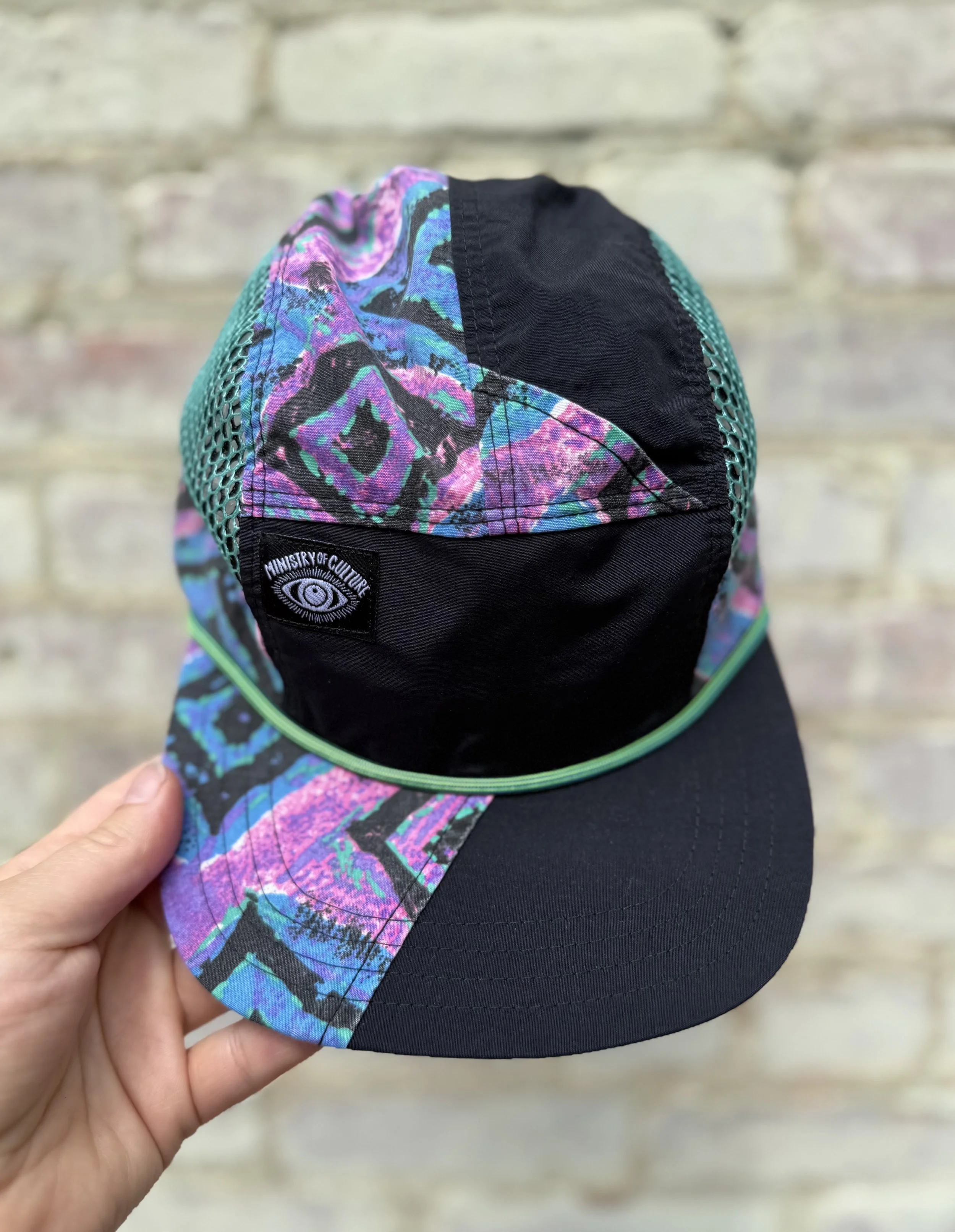 Mesh 5 Panel Surf Hat in Pool Hopper Purple and Teal Print