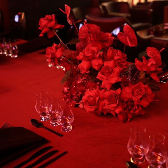 #seeingred with @aesthete.wib @roxannebellamy @nirvanajewell 
#rosesetpivoines #atmdd 
call or email now for pricing.  #centerpieces #centrepieces #miamiweddings #miamibrides #miamiflorist #miamicorporateevents #eventpros #weddingstyle #floristsofins