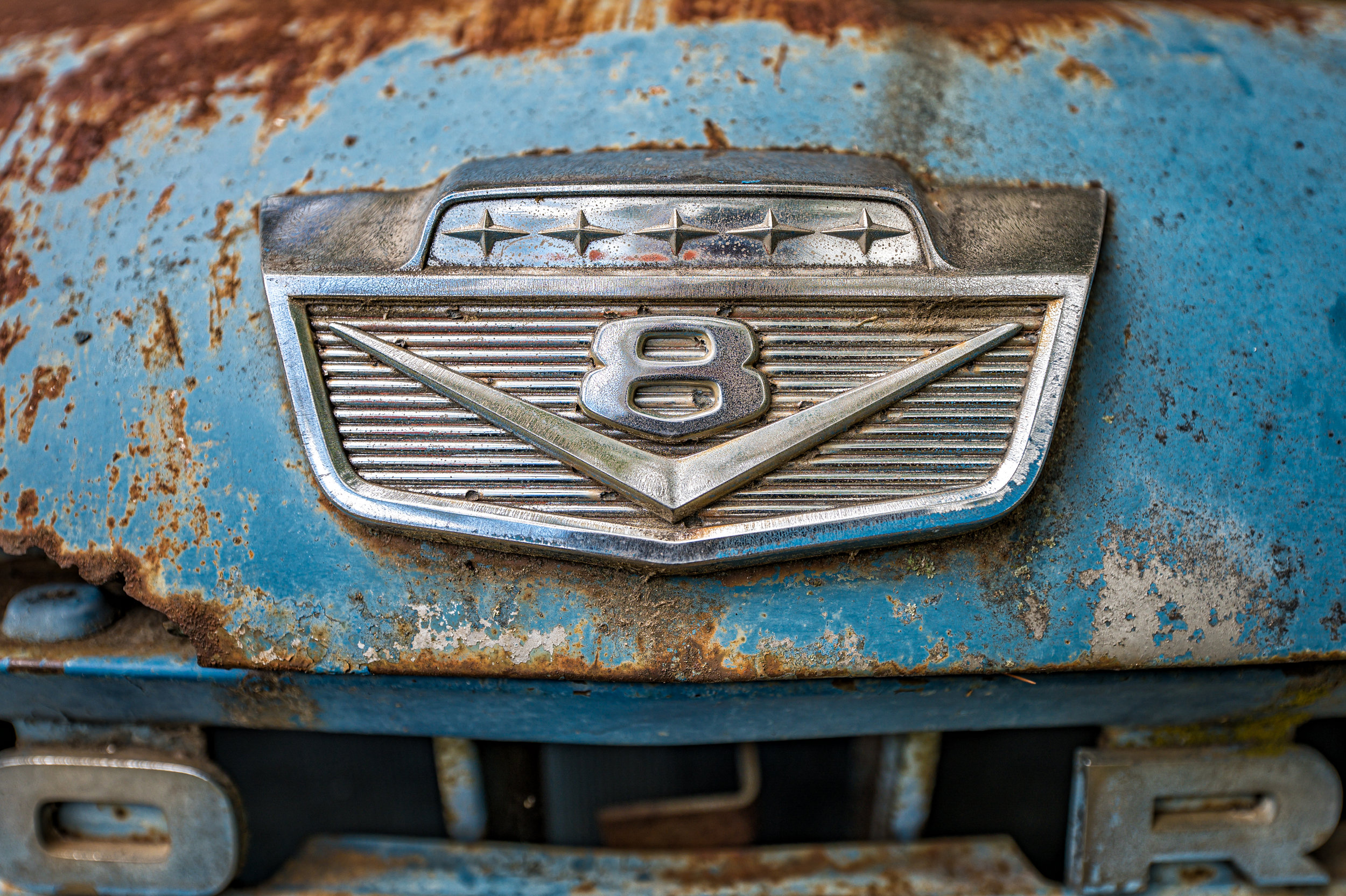Ford V8 badge
