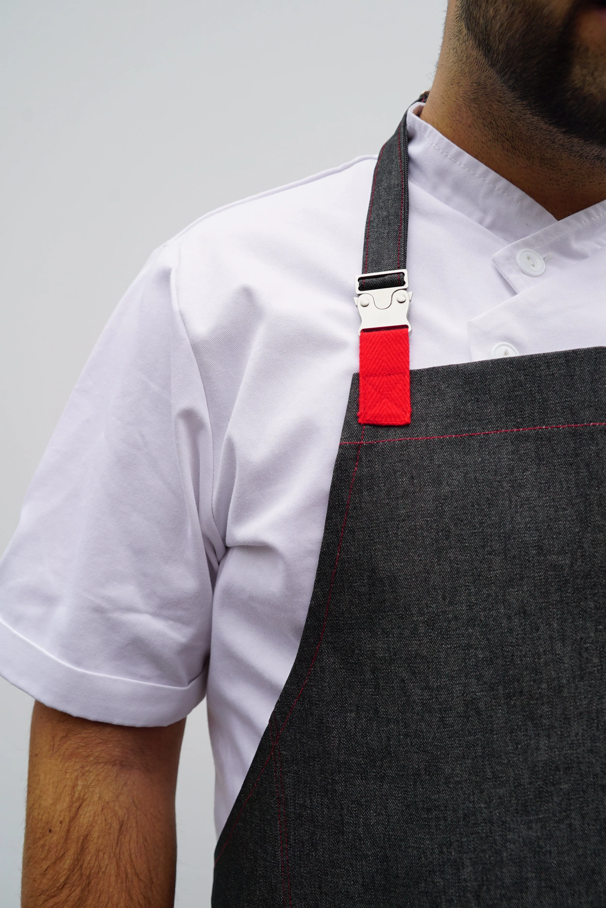 LAVAL_Apron_Metal_Clasp.JPG