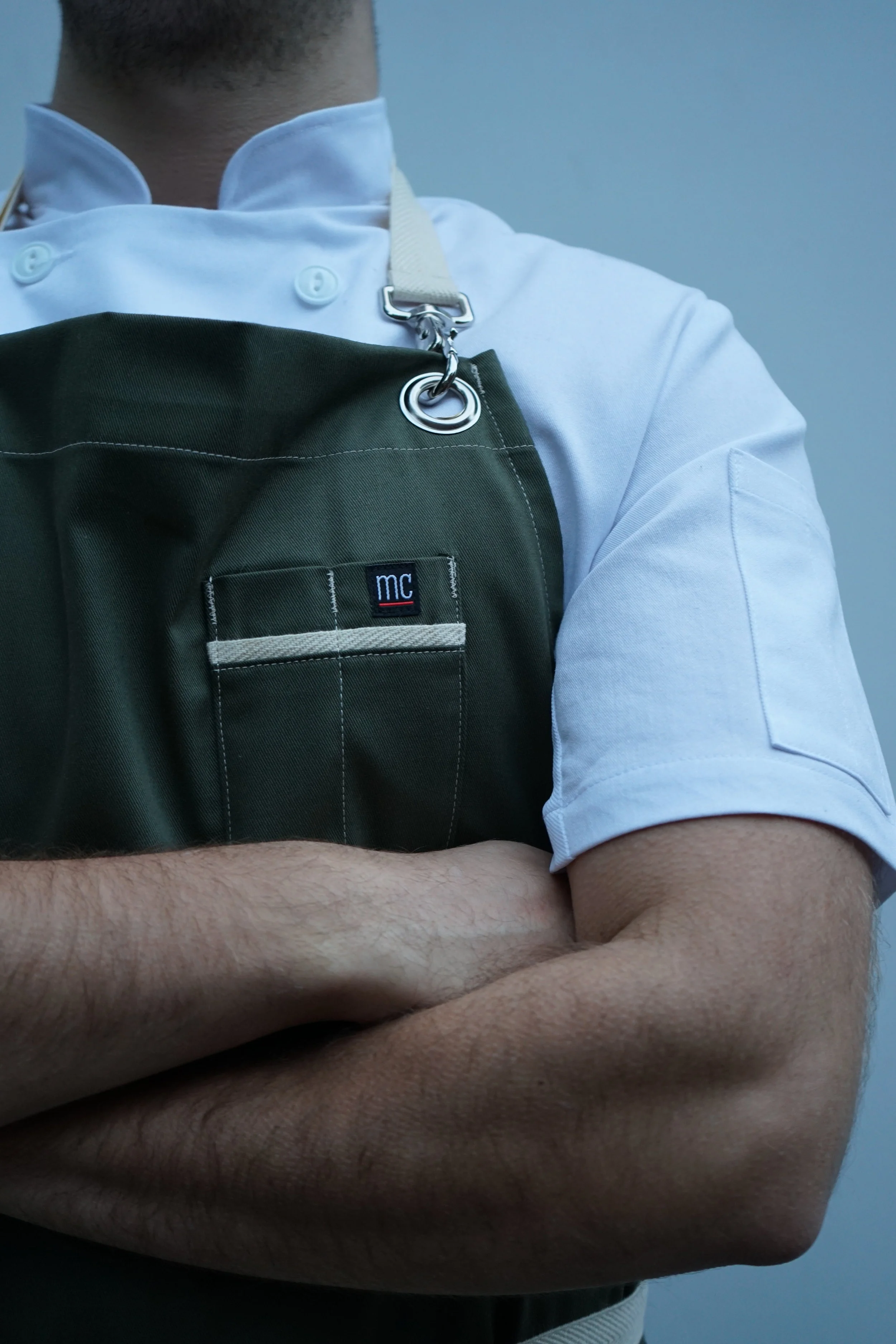 WINDSOR_apron_meechef_promo_chest_pocket_buckles.JPG