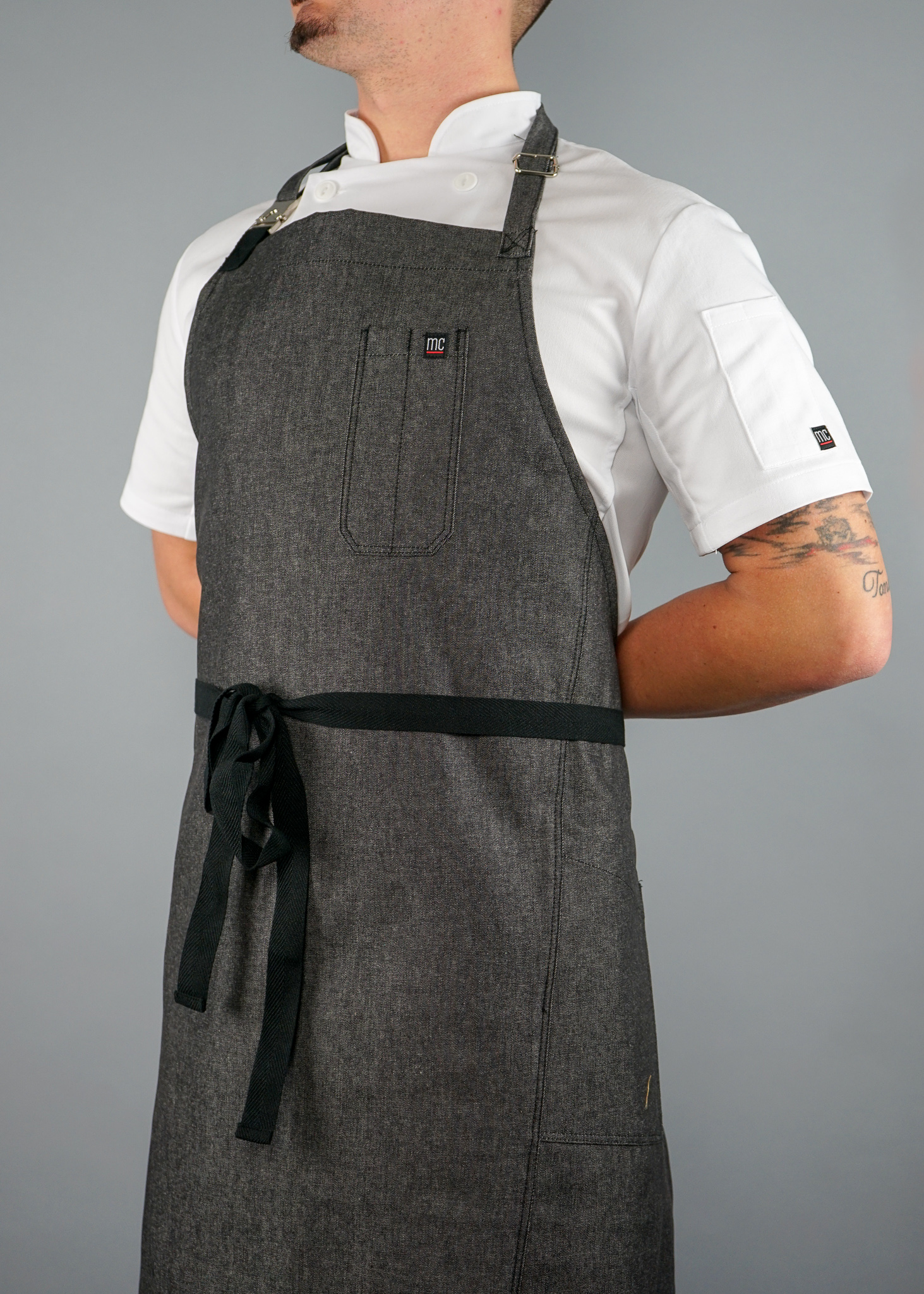 Meechef_apron_panorama_front2.jpg