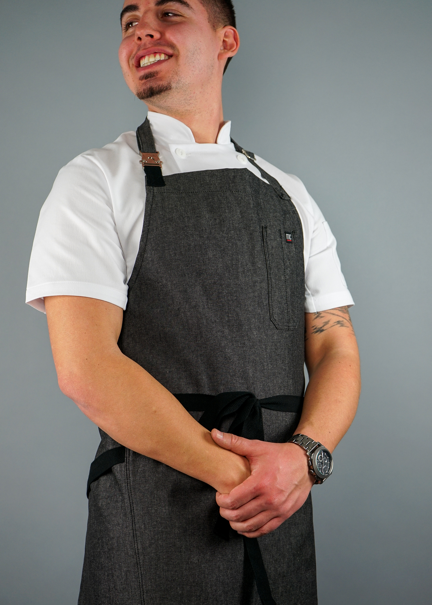 Meechef_apron_panorama_side_strap_adjustable.jpg