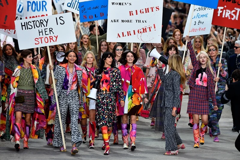 chanel-runway-30sept14-08.jpg