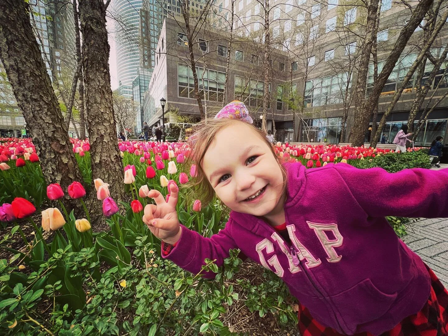 Tulips and our Xela, springtime in NYC 2022 ❤️💐💕🌷✌️

#springinthecity #newyorkcity #aprilflowers #ourgirl @von_fife #tulips #brookfieldplace #springvibes #downtownnyc❤️