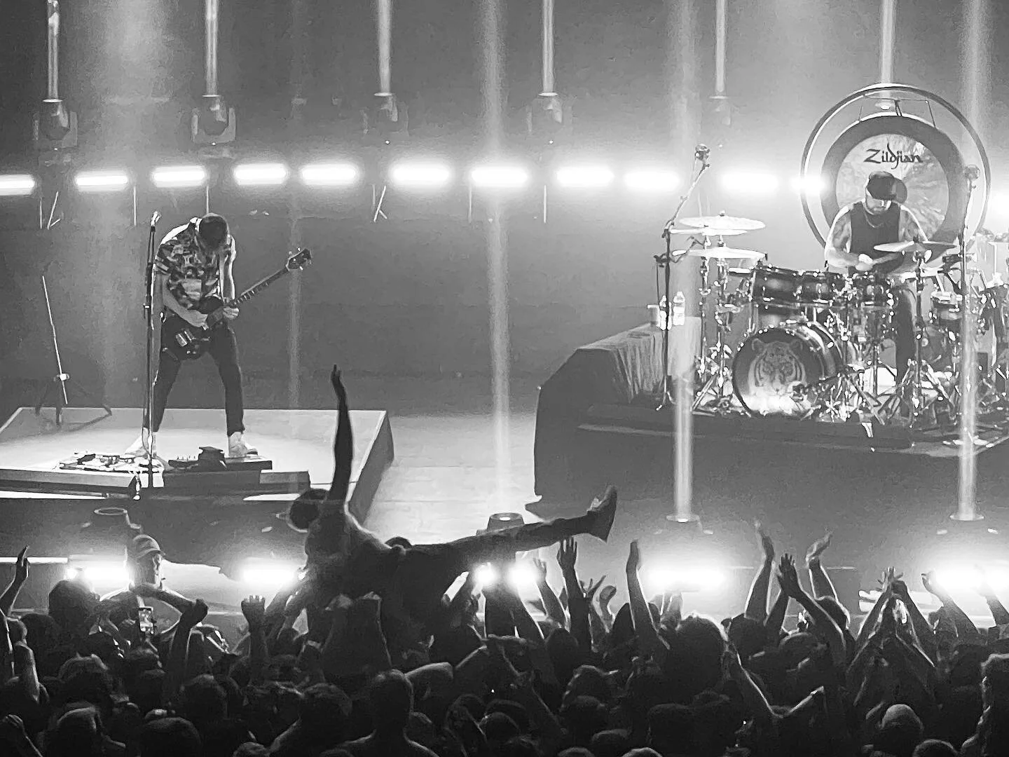 How we do Monday nights when you happen to be in NYC @von_fife 
Royal Blood @ Terminal 5 #thisweek #crowdsurfers #crowdsurfing #moshpit #royalblood #royalbloodband #livemusic #gigs #gigsandtours #music #musicrocks