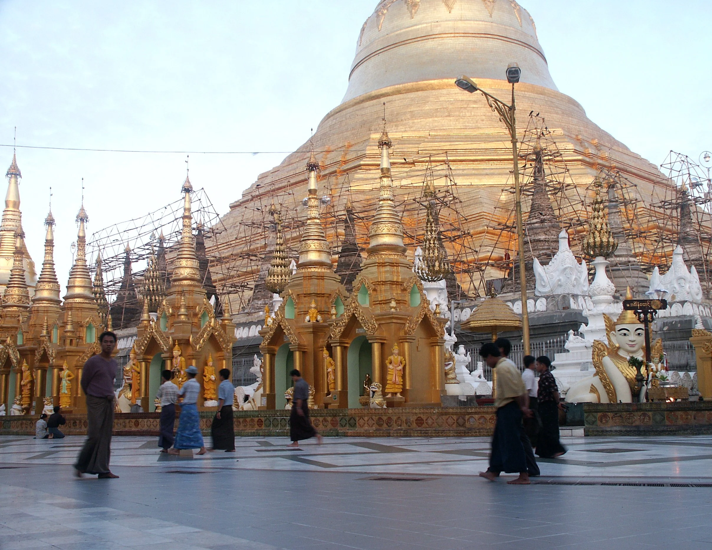 004 Shwedagon-Yangon.JPG