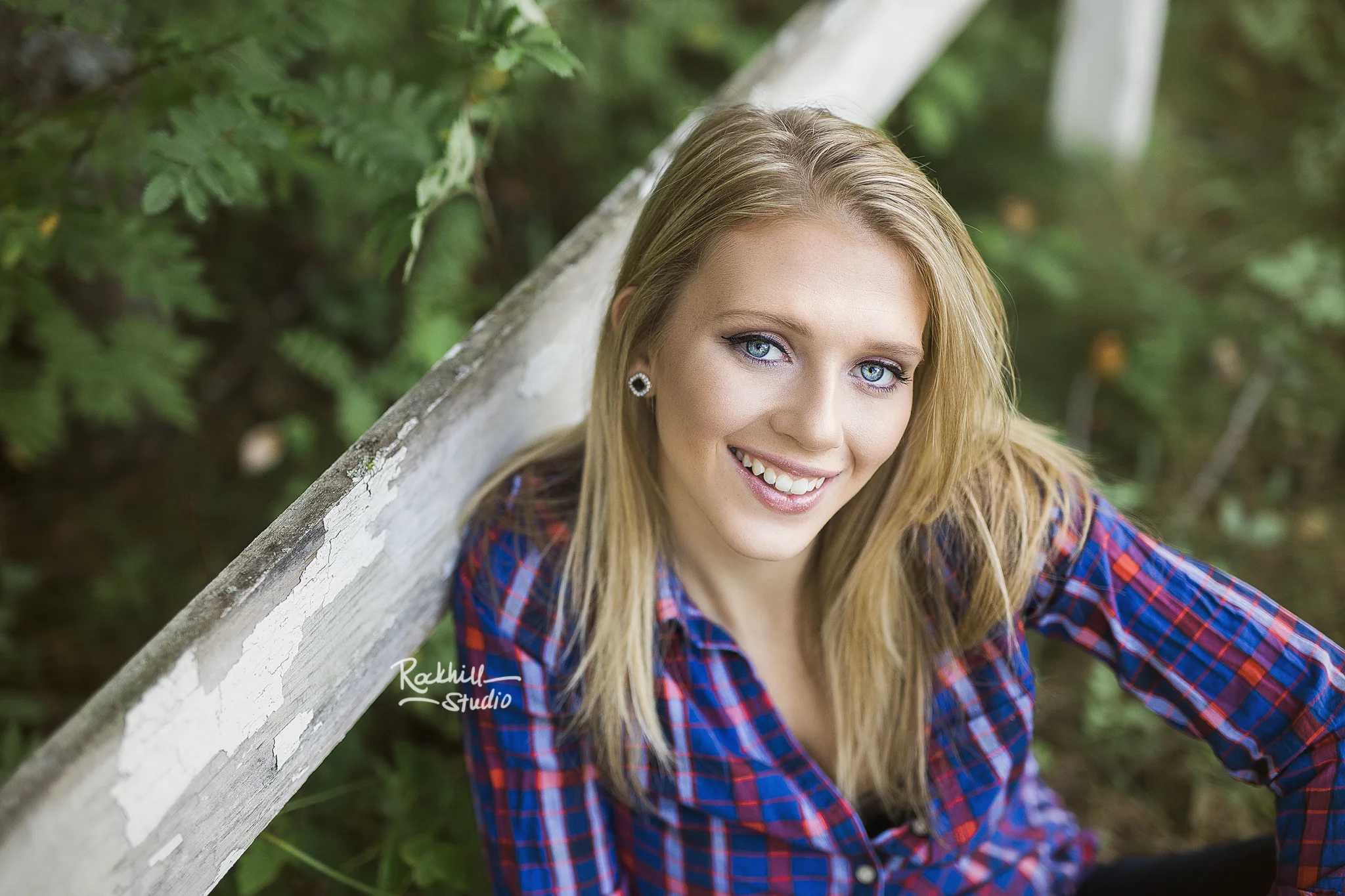 marquette-senior-photogrpahy-girl-blue.jpg