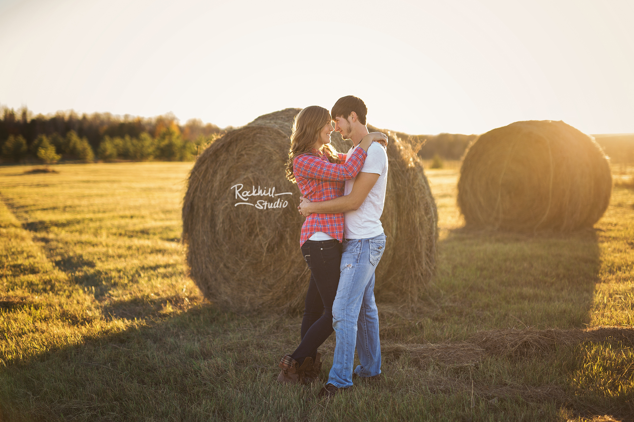 escanaba-engagment-photographer-wedding-couple-field-sunset.jpg