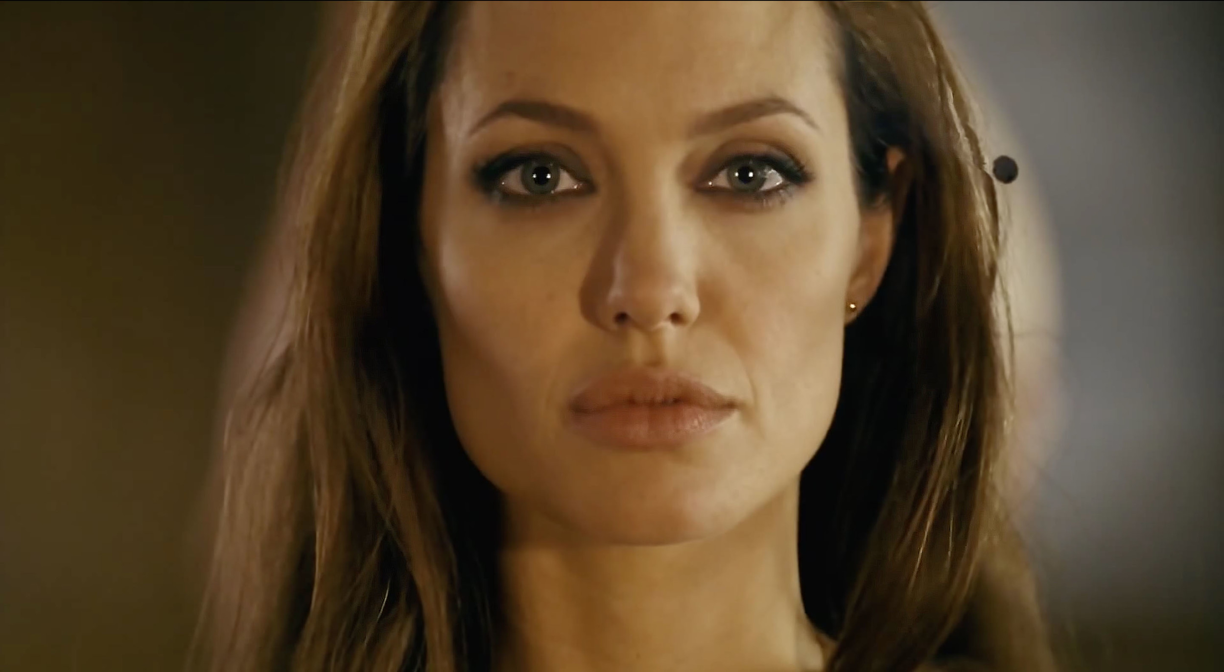Какая интересная особа. Анджелина Джоли особо опасен.