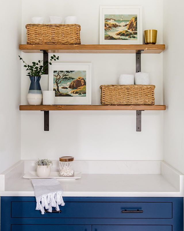 Love this fun cabinet color for this bathroom storage nook! In it&rsquo;s old life, there was a toilet here and some dead space...we had to get creative but the new flow is 👌🏼 swipe for more pics + before
📷: @jenmdiaz
&bull;
&bull; &bull;
#morgant