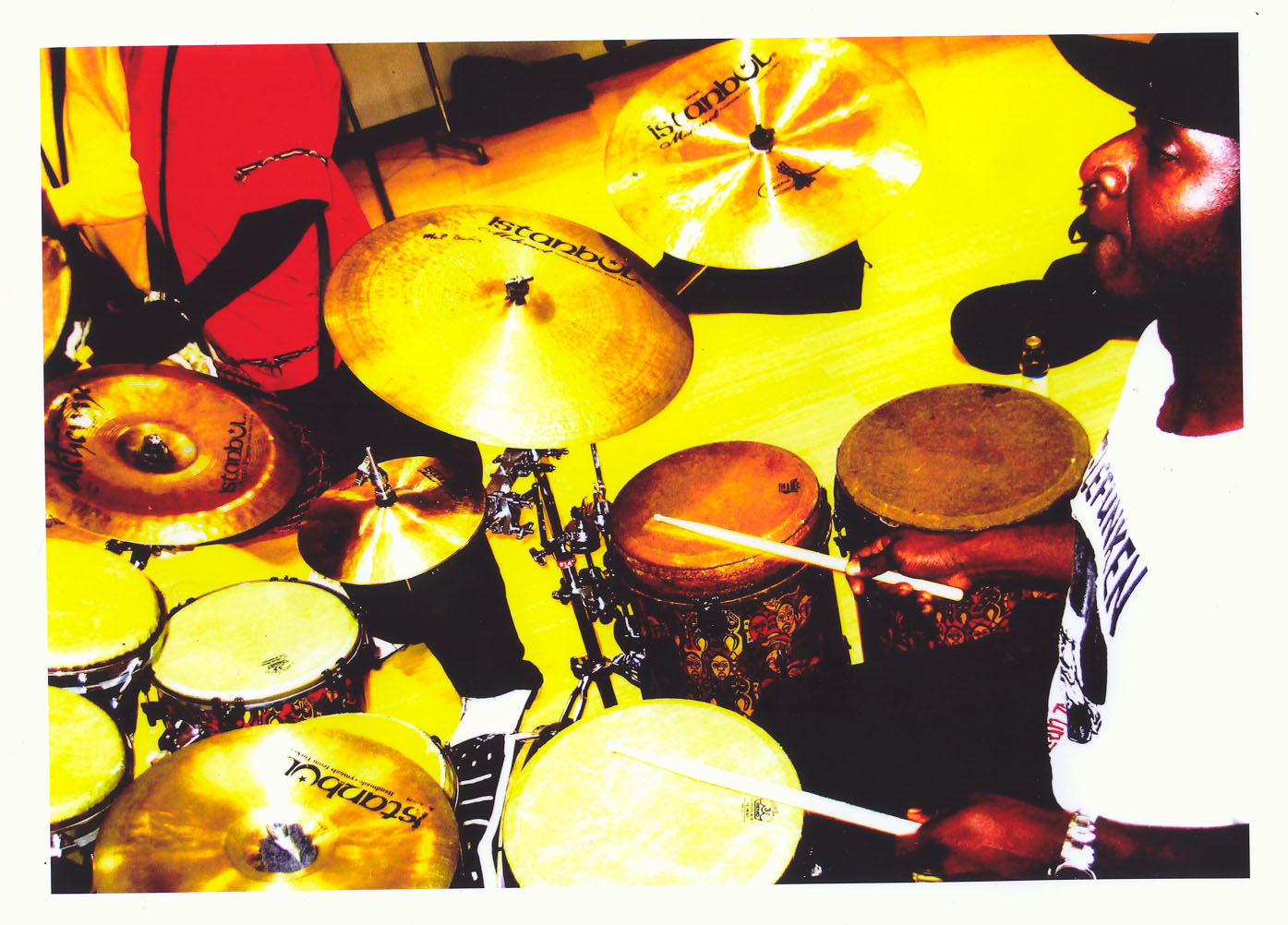 Marcus endorses Istanbul Mehmet cymbals.