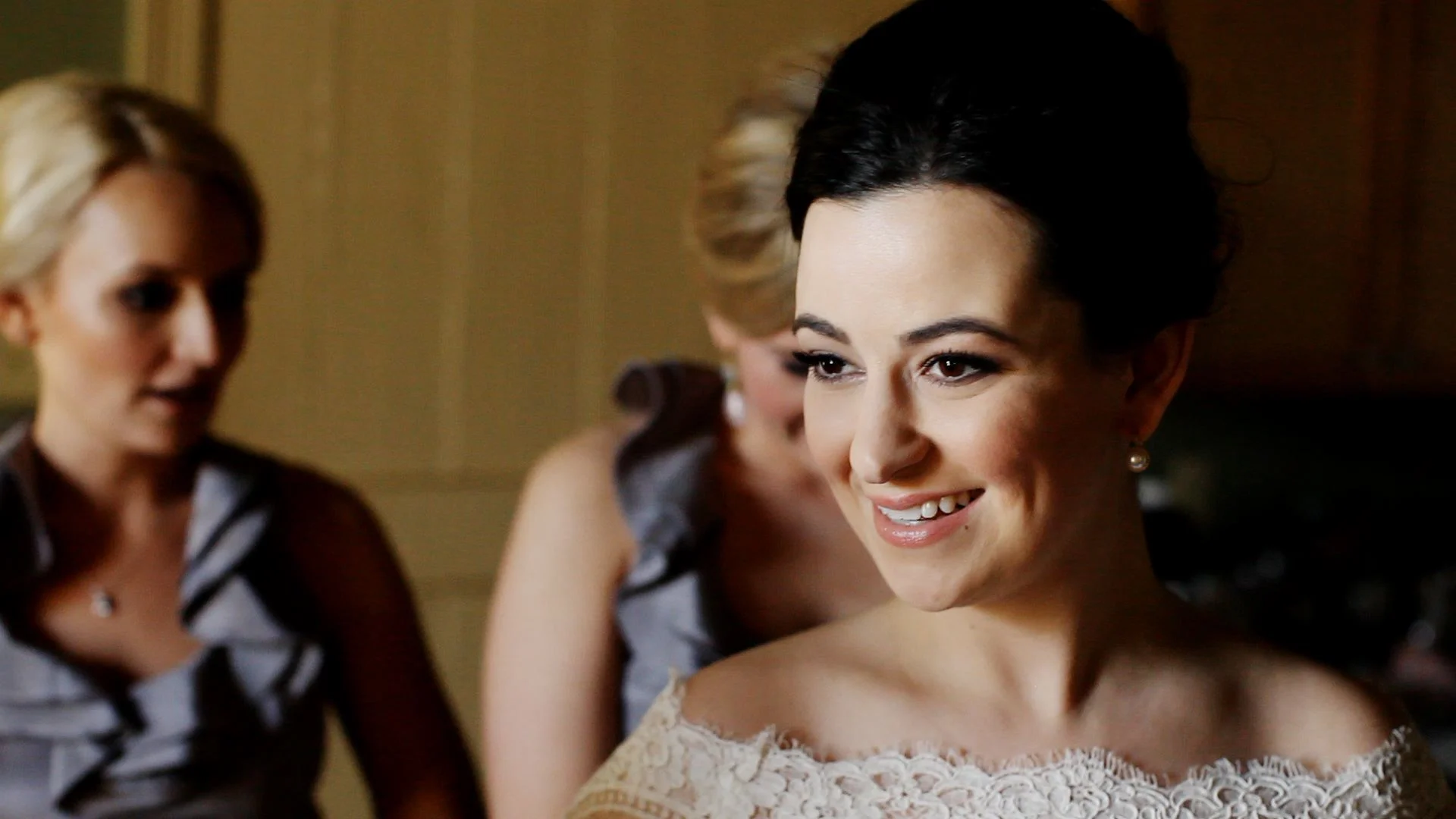 LOVE the lace neckline details on Natalie's beautiful dress.