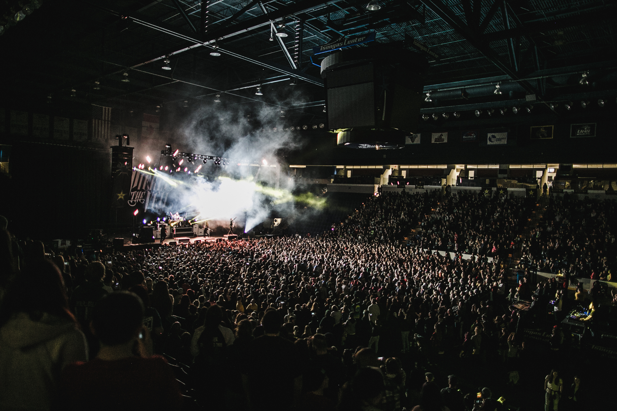 THE WORLD TOUR :: PIERCE THE VEIL