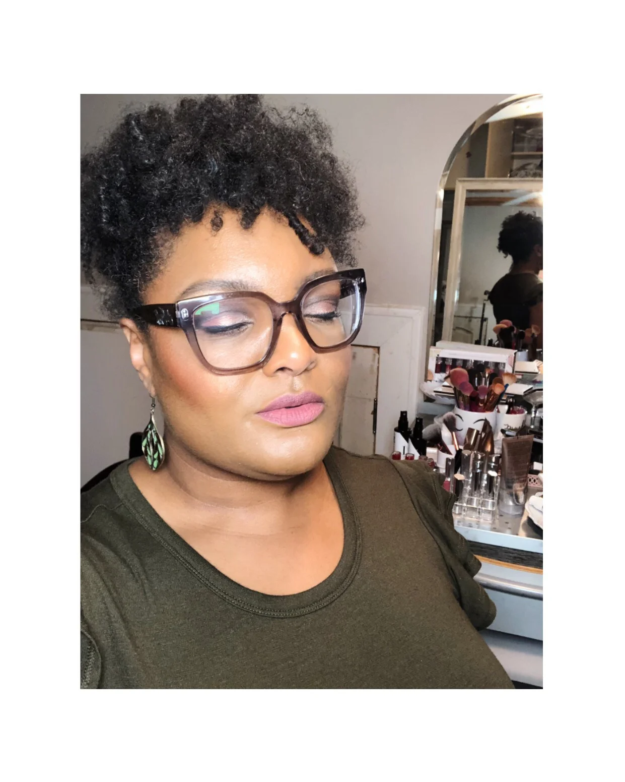 Rise Up on upper lid to brow. Flasdance on upper lid and middle over concealer. Higher Ground in crease taken all the way across. In Sequins put in center over to inner corner.