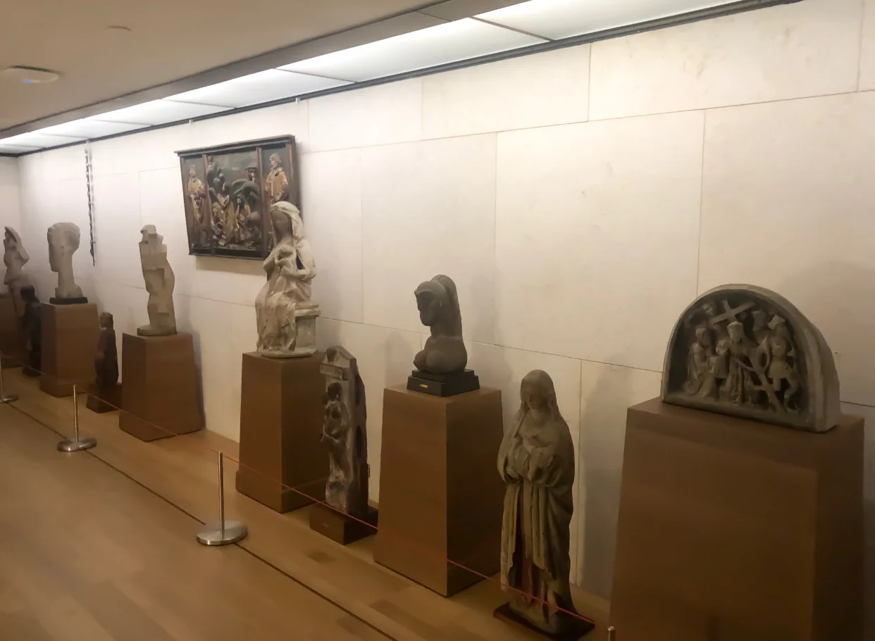 Sculptures in the same arrangement as they were in Dr Barnes original vision. The similarities in items that aren’t alike is again highlighted.