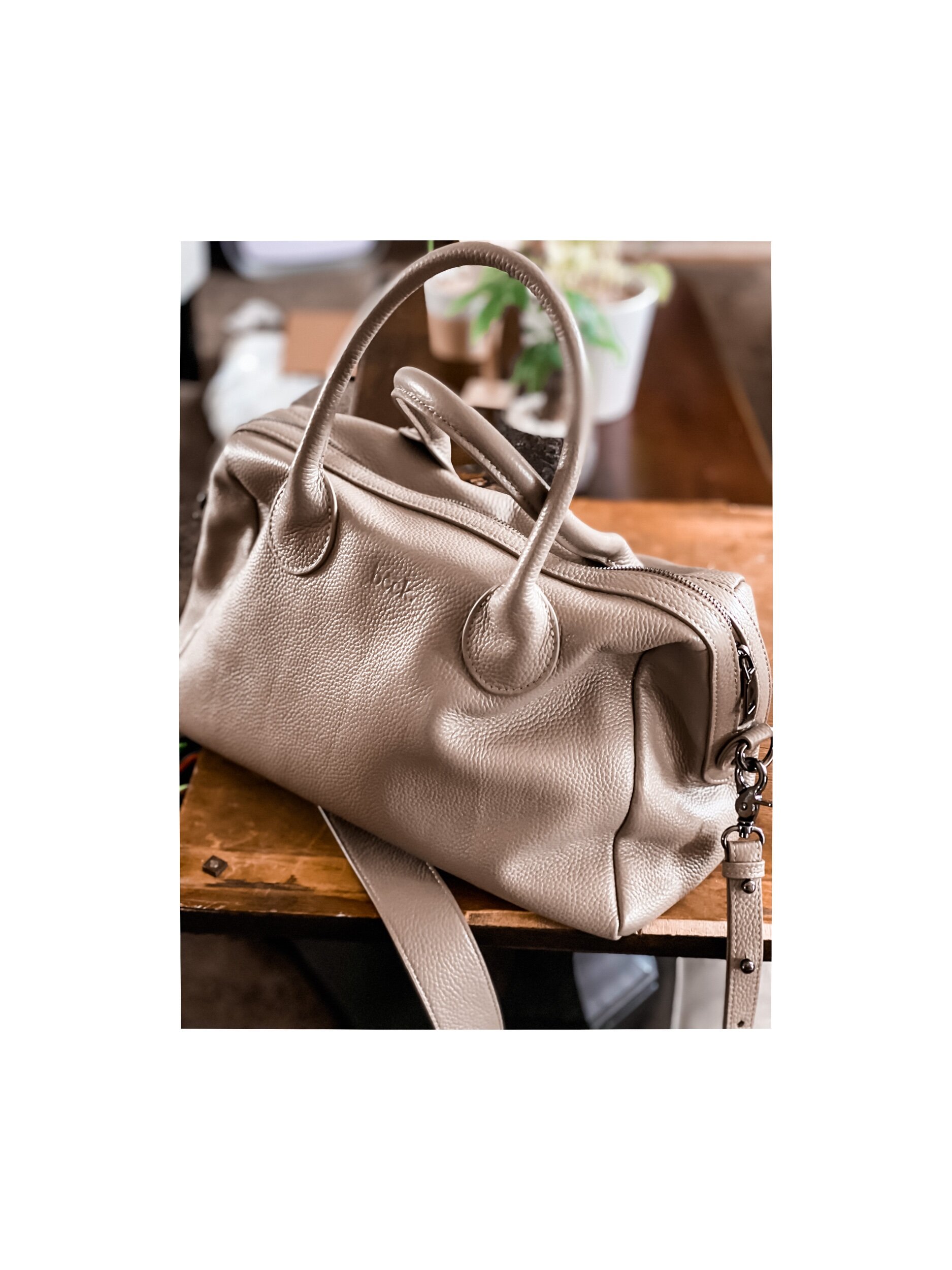 https://cicipagan.shop/collections/satchels-and-hobos/products/the-hayes