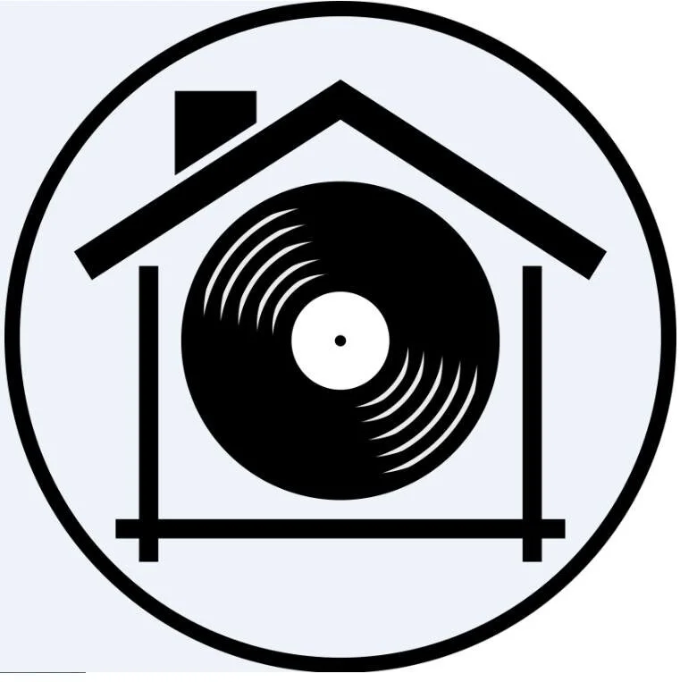 Vinyl House Montpellier On abrite dans notre disquaire un service de gravure de vinyle à l'unité via la société Vinyle House Montpellier. Vous trouverez plus d'informations sur ce service via son site internet !