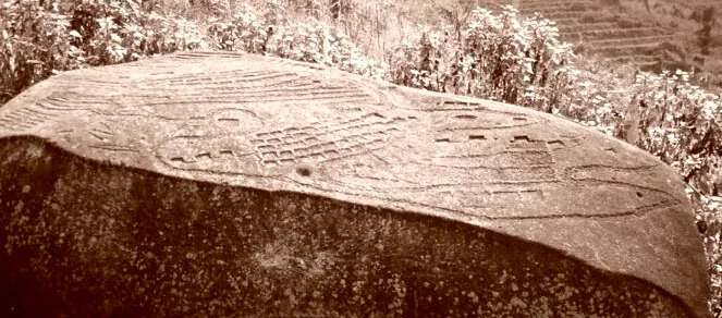   SAPA (Vietnam) Découverts en 1923 plus de 200 rochers comportent des pétroglyphes dont les plus spectaculaires sont de véritables cartes du paysage avec une figuration des rizières, un parcellaires des cultures, des réseaux viaires et hydrauliques, ainsi que des implantations humaines.    