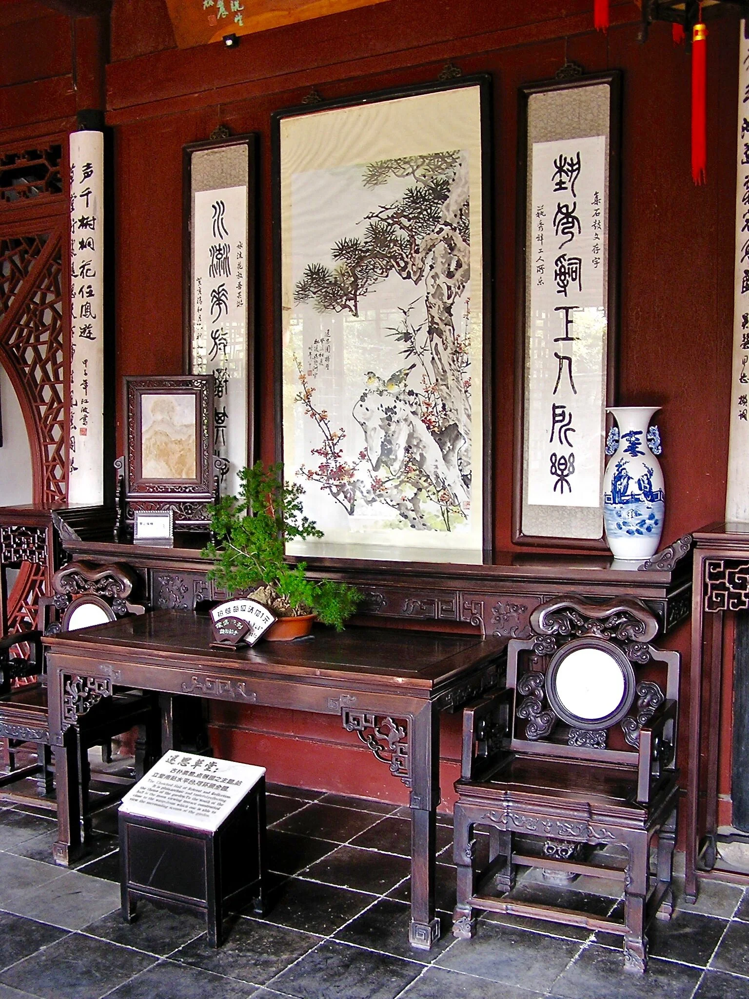 Intérieur d’un des pavillons du jardin du Maitre des filets à Suzhou (Chine)