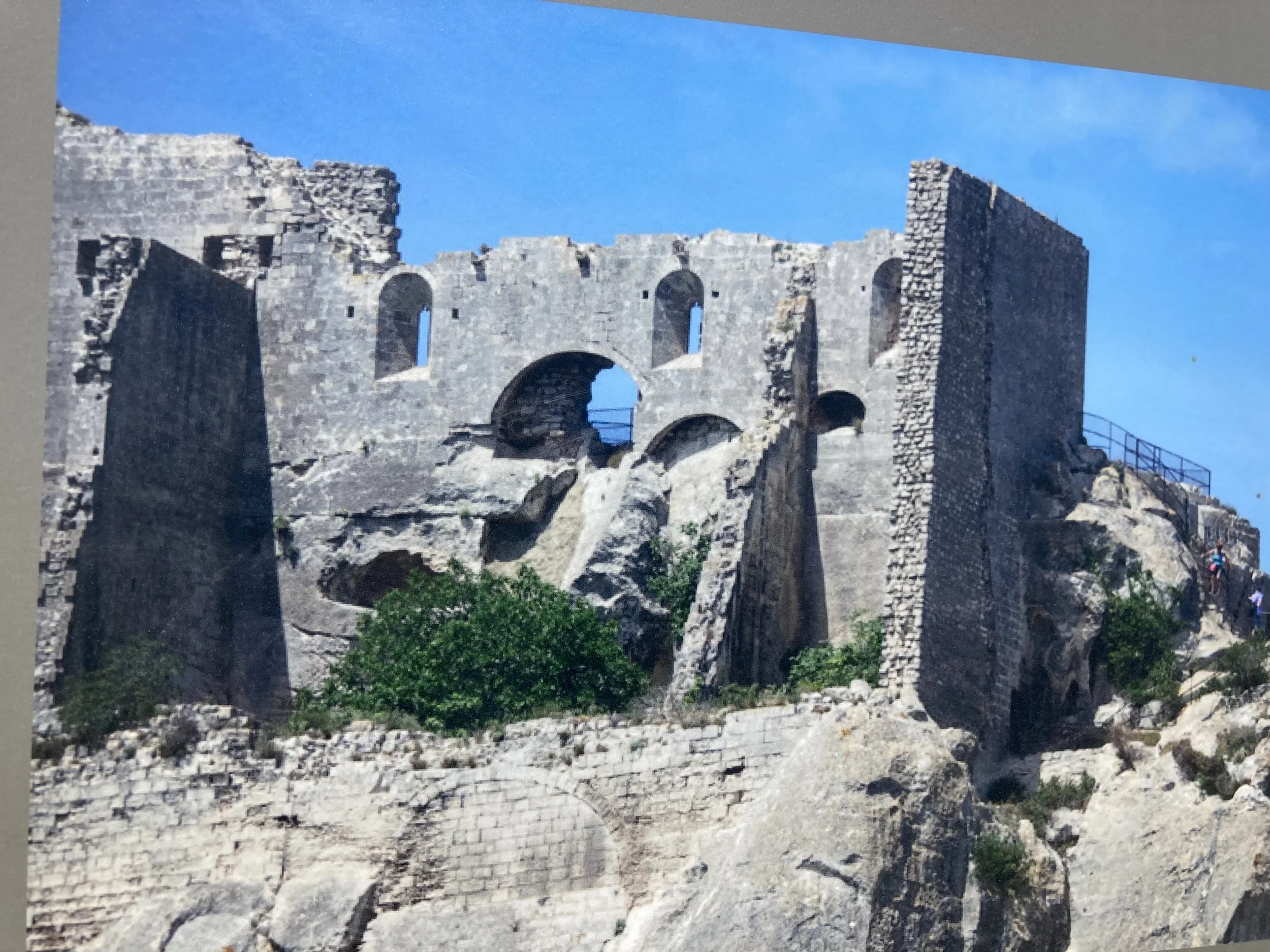 COMPTE -RENDU DE LA JOURNEE CULTURELLE AUX BAUX DE PROVENCE- VENDREDI 29 AVRIL 2022