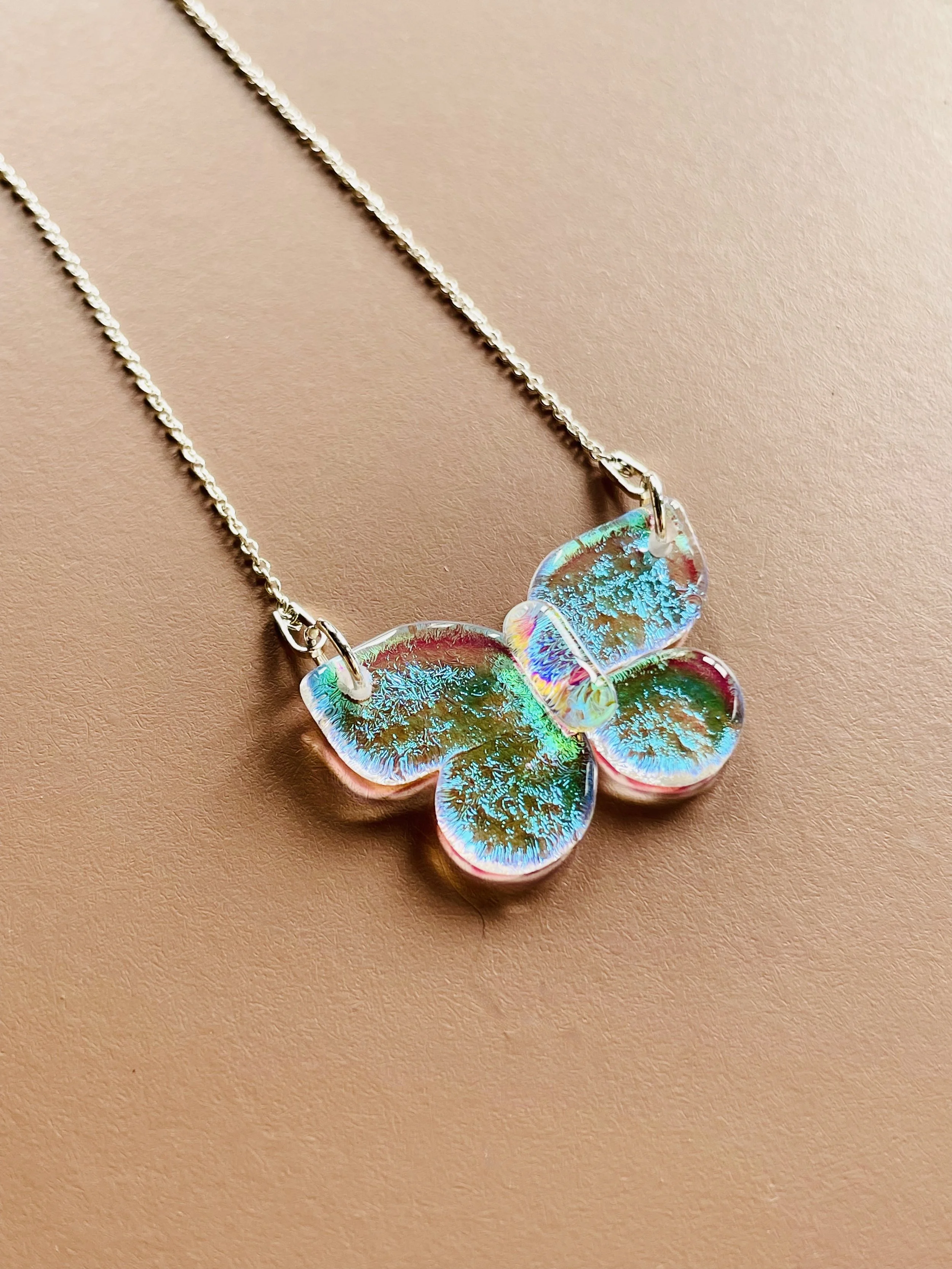 Papillon rainbow 0281A366-9806-4EFB-86D3-C280D7C36417_1_201_a.jpg