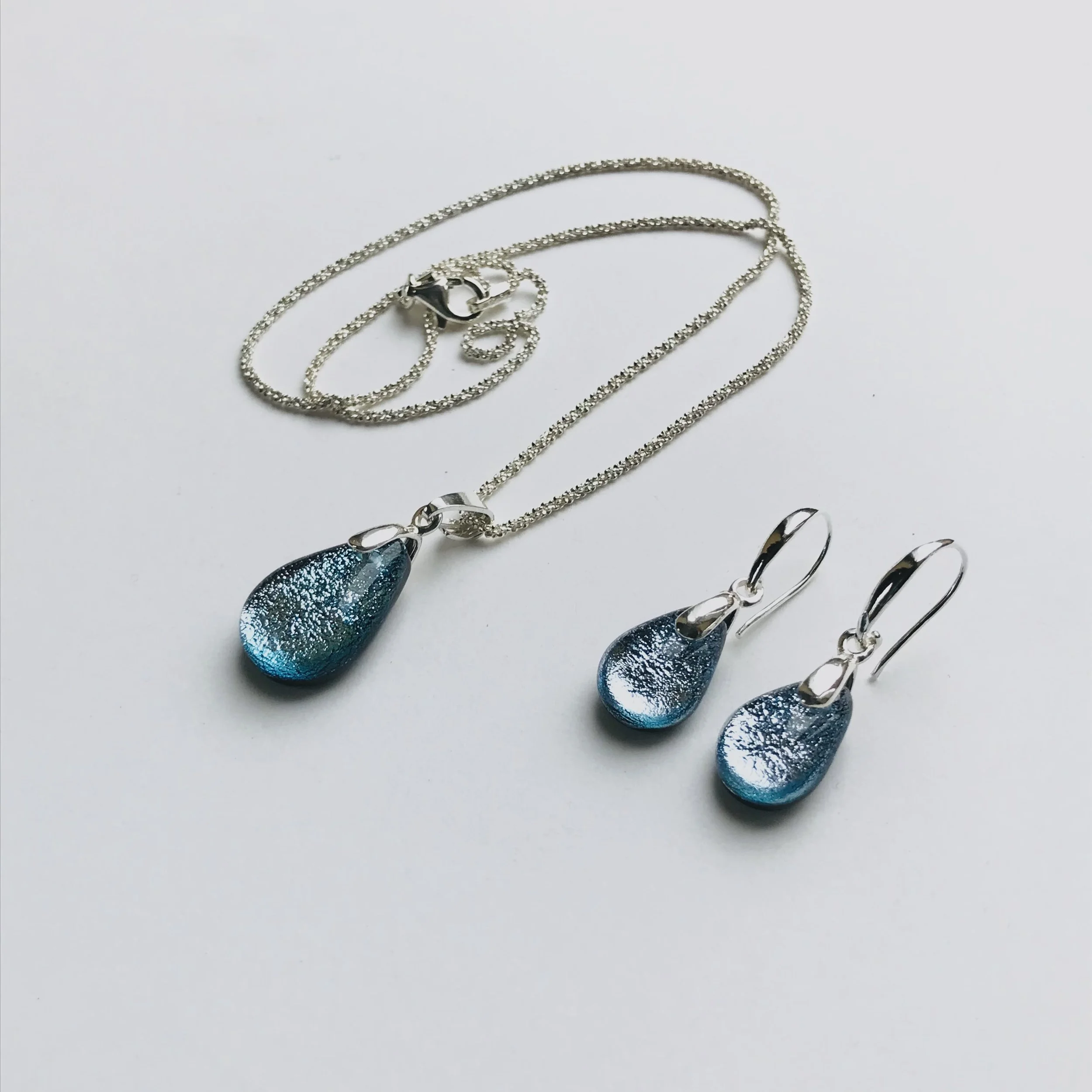 Parure Perle dichroïque argent 2DC168A4-875A-43D5-93F8-9A8D9BC79DDC_1_201_a.jpg