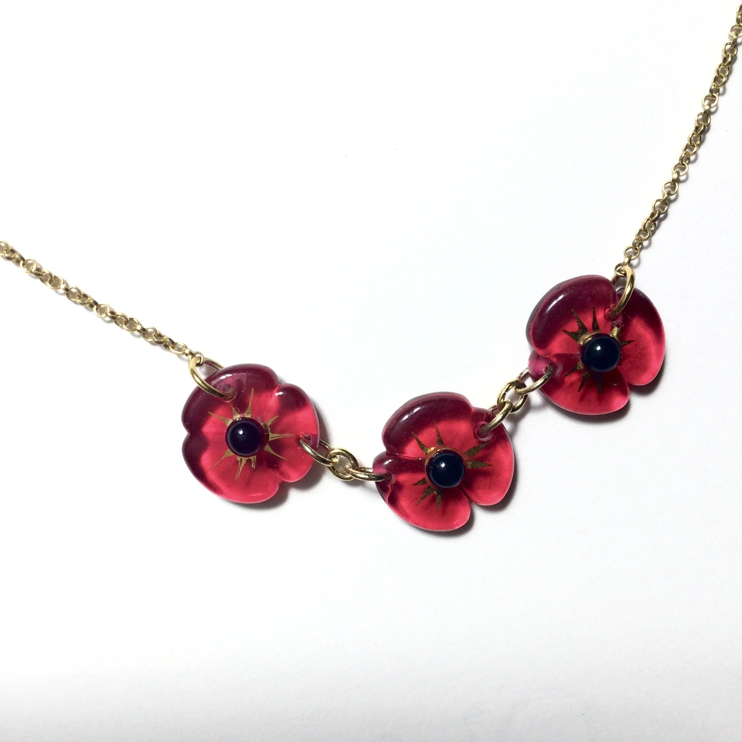 collier 3 fleurs rose profond 2B92D5B1-19B3-4181-B0A7-8141B5548D29_1_201_a.jpeg